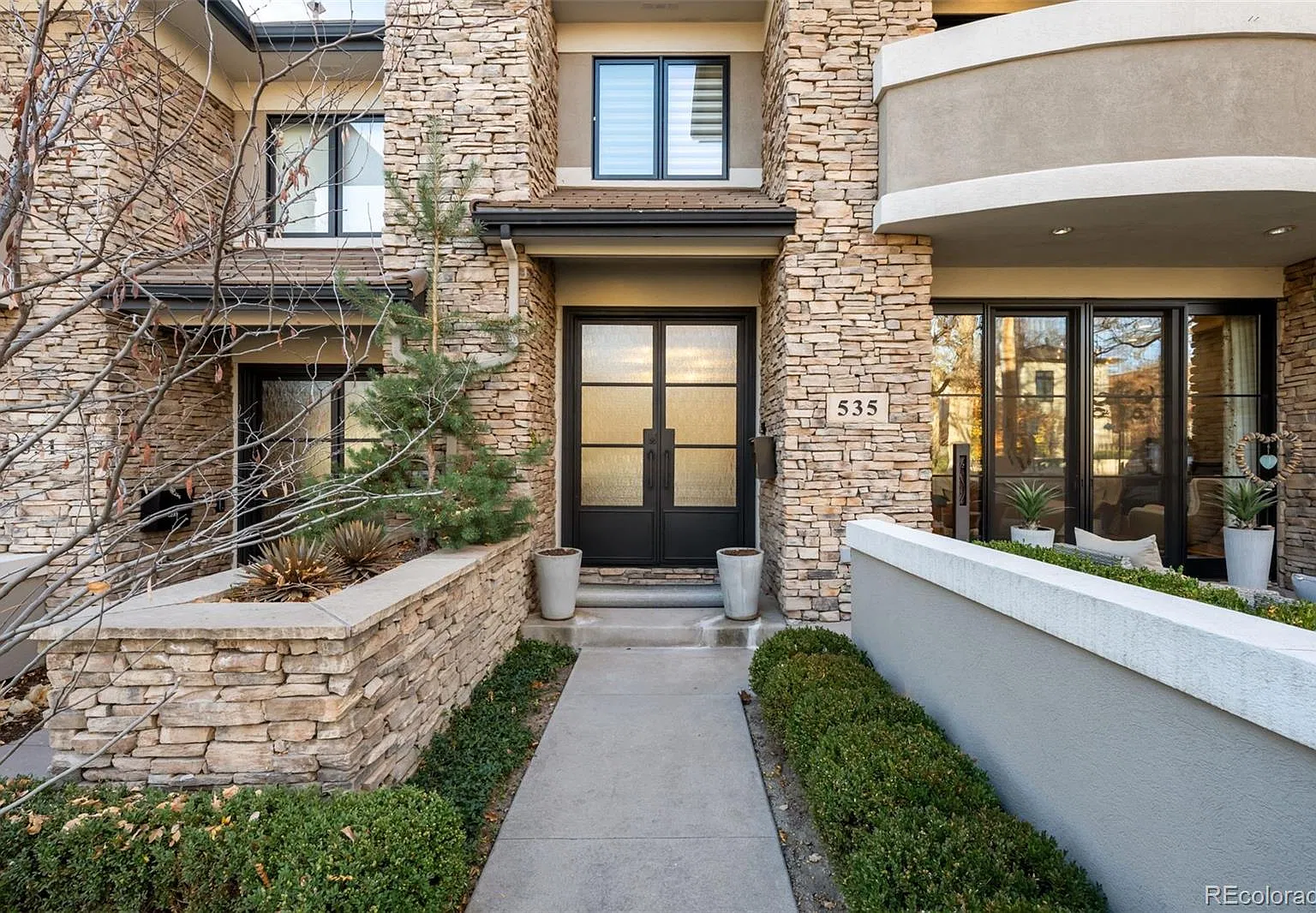 4 bed, 6.0 bath, 5246 sqft, $12,000 — Photo 1