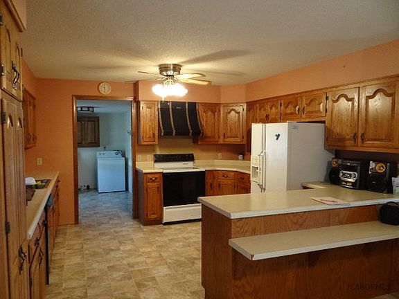 3rd image of 1604 S Summit Dr