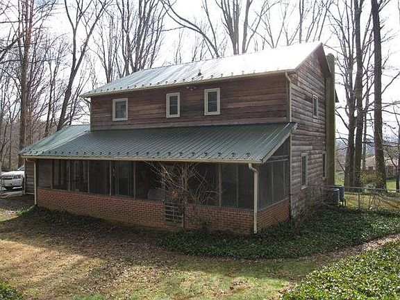 2nd image of 939 Woodlawn Ter