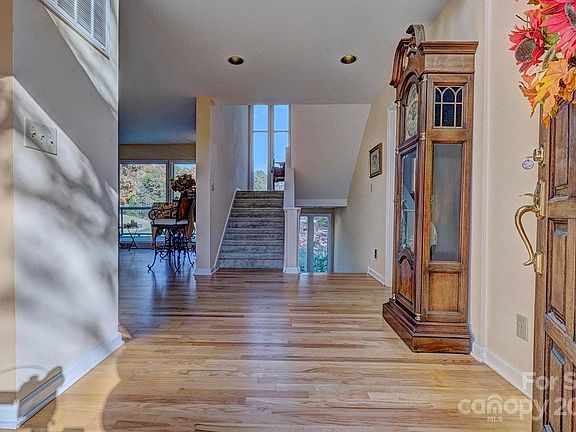 5th image of 73 Heritage Dr