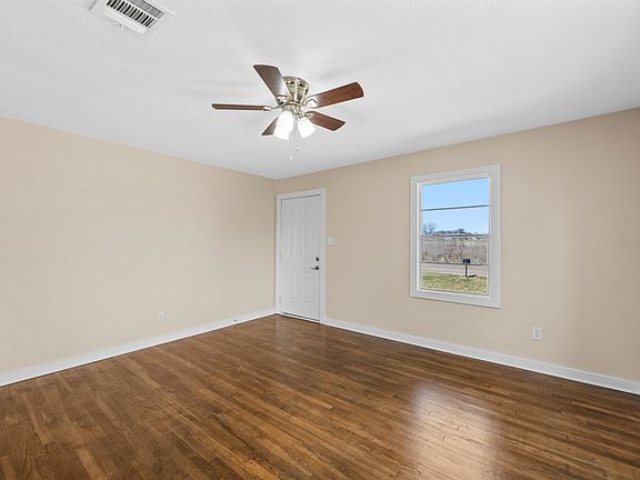 4th image of 338 Lockwood Ln