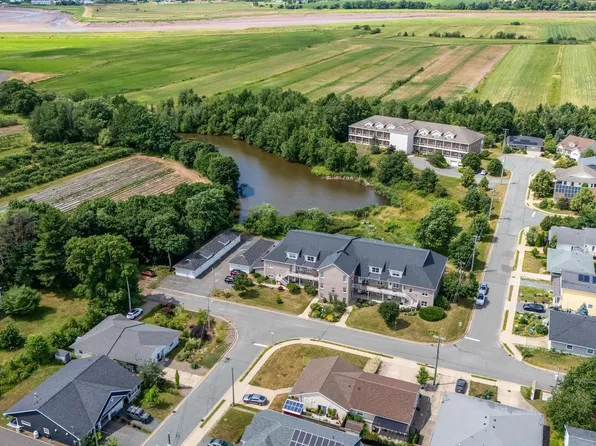 42 Bigelow St #302, Wolfville, NS B4P 0A4