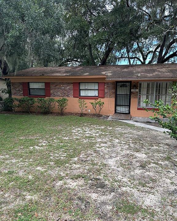 1st image of 1321 Cambridge Dr