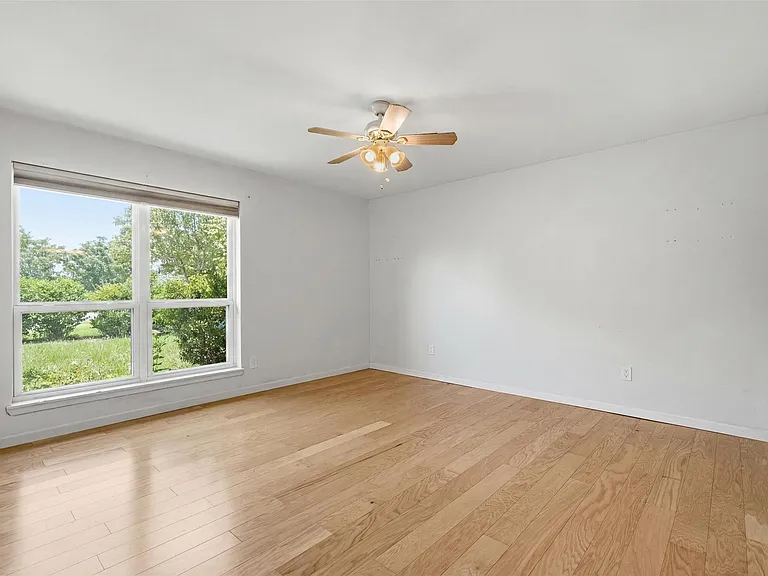 214 Glen Haven Ct — Photo 12