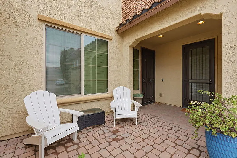 5 bed, 4.5 bath, 3876 sqft, $4,200 — Photo 4