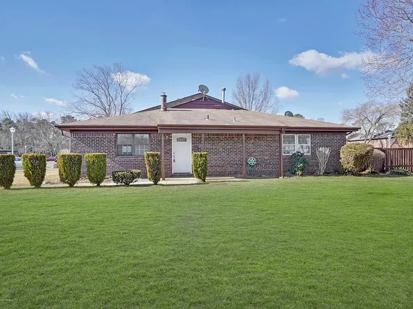 122 Greenwood Loop Rd, Brick, NJ 08724