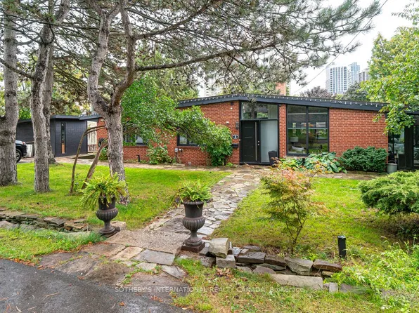 1 Babington Ct, Toronto, ON M9A 1J7