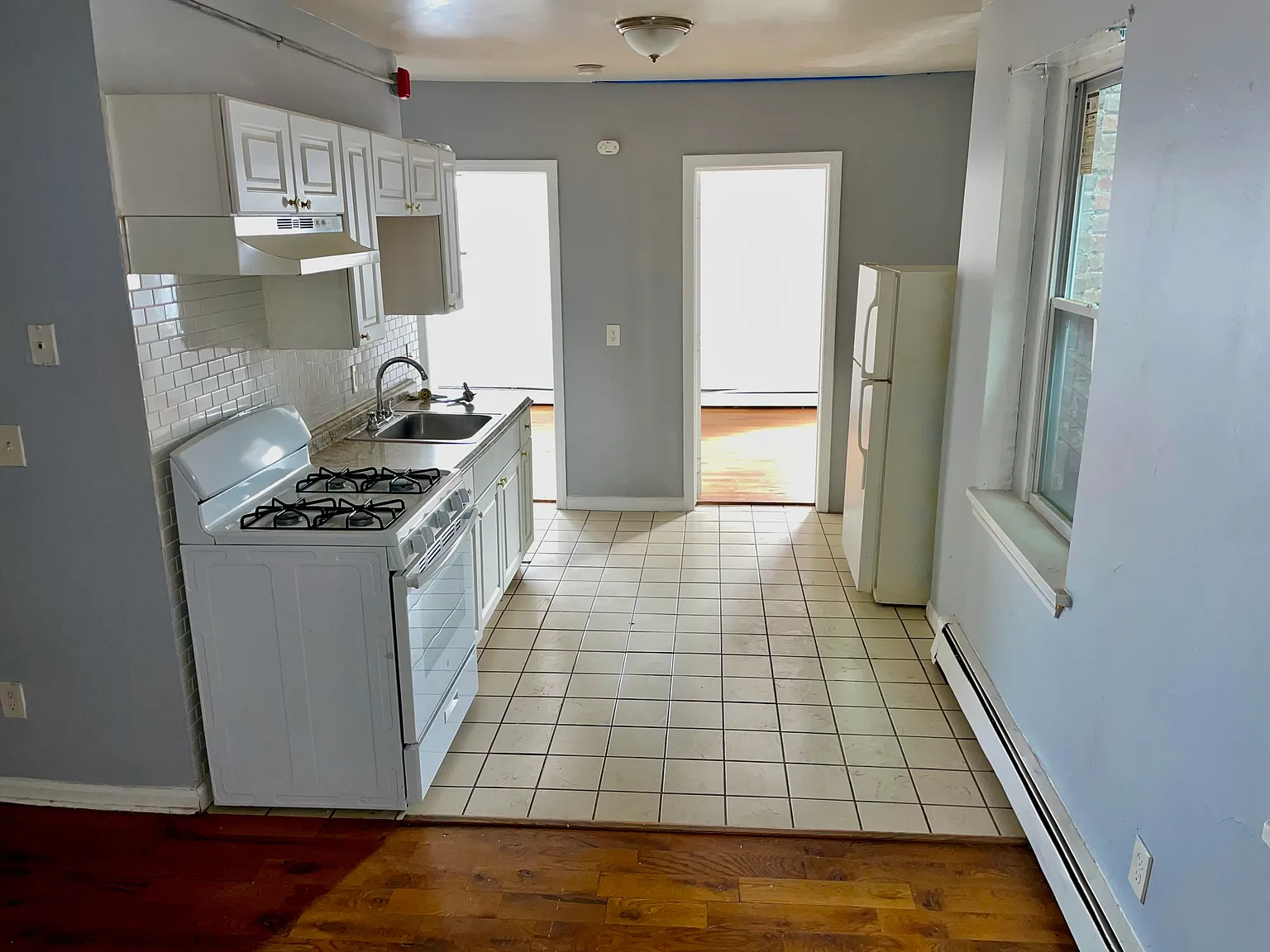 2 bed, 700 sqft, $1,750 — Photo 3