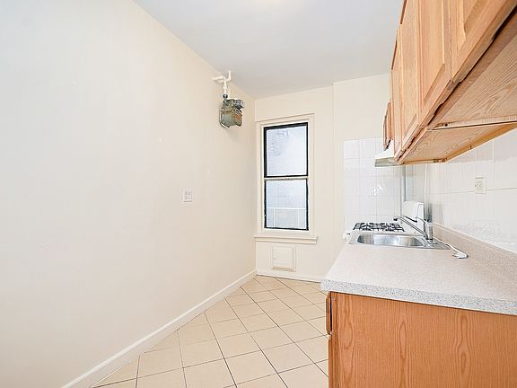 4th image of 2604 University Ave APT 4A