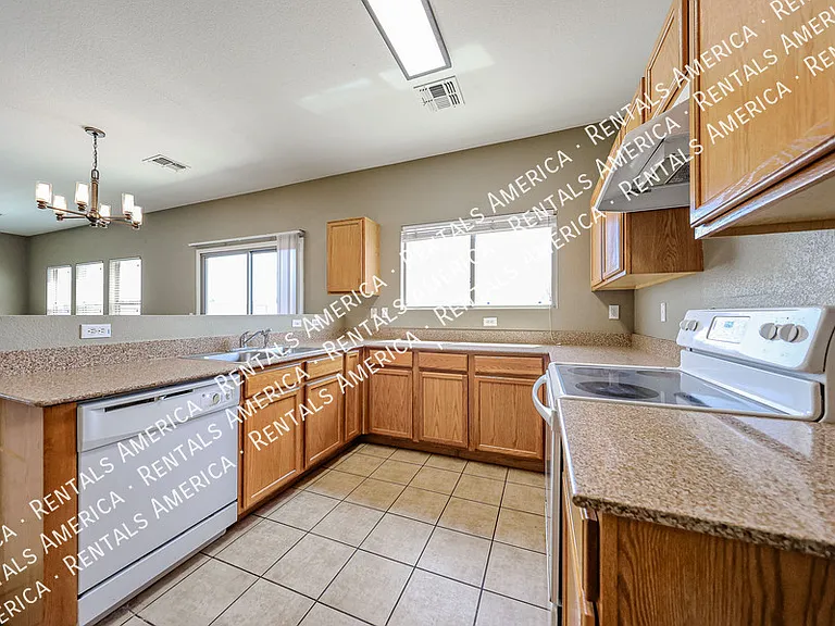 1356 E Clifton Ave — Photo 15
