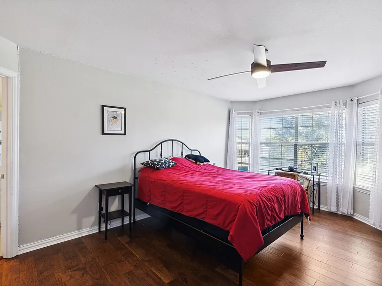 5801 Hathaway Dr — Photo 13
