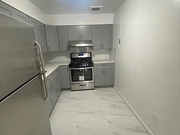 5th image of 2360 E 19th St #2F