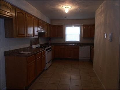 2nd image of 570 S 10th St
