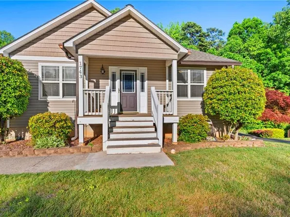 1743 Willa Place Dr, Kernersville, NC 27284
