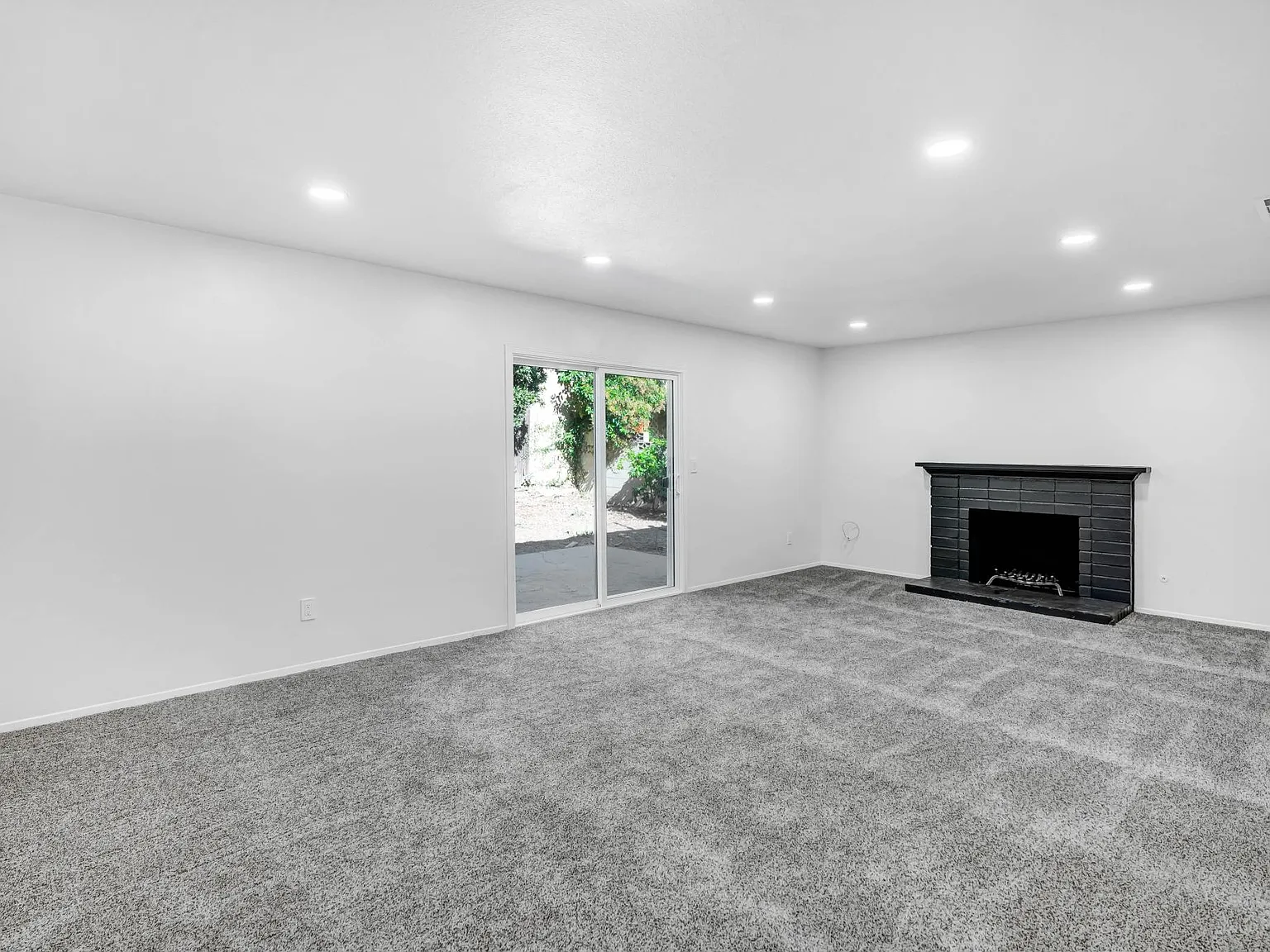 4 bed, 1600 sqft, $3,200 — Photo 2