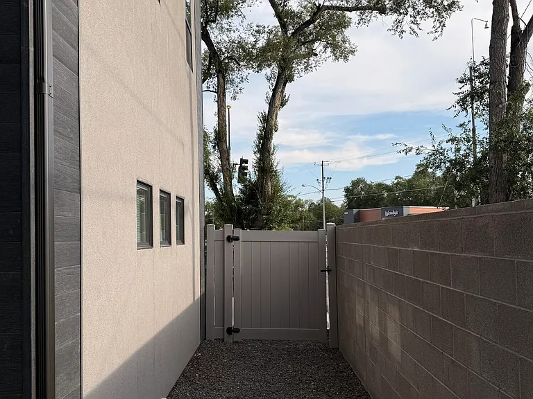 720 N Walnut St #1 — Photo 30