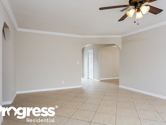 5th image of 6088 Oak Royal Dr