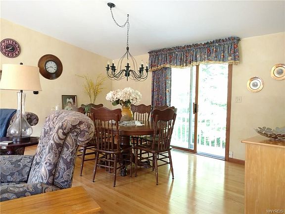 4th image of 94 Old Orchard Ln