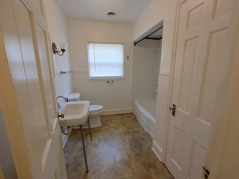 813 Apperson Dr — Photo 2