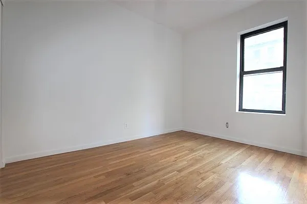 Rented by Dynamik Realty | media 16