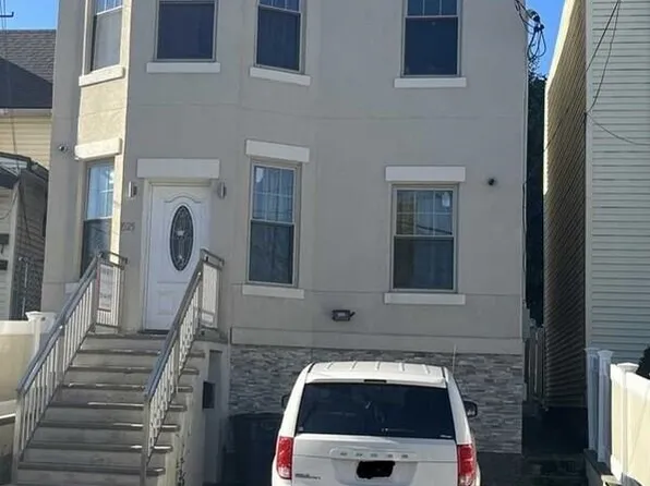 1525 38th Street image 1 of 12