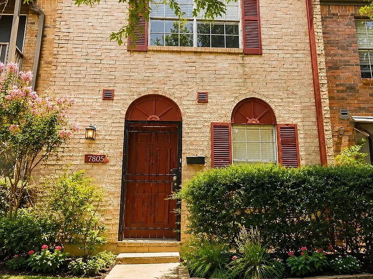 7805 Leonora St — Photo 1
