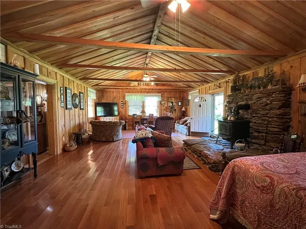 1501 Sand Ridge Rd, Millers Creek, NC 28651