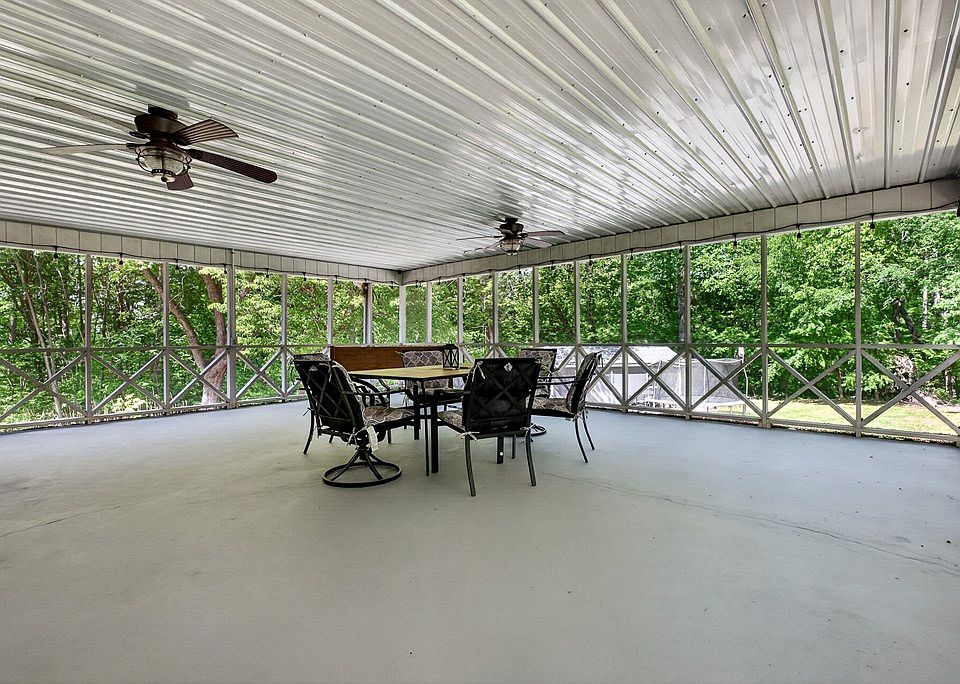 4th image of 214 Boyd Creek Rd