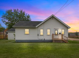 1437 Bowen St, Oshkosh, WI 54901