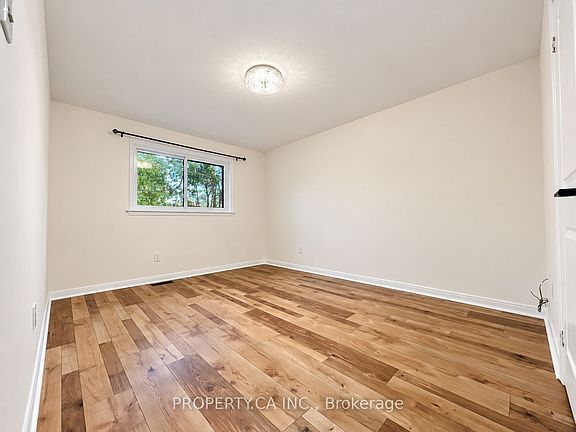 5th image of 64 Chaucer Cres
