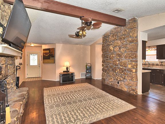 3rd image of 1114 W Austin St