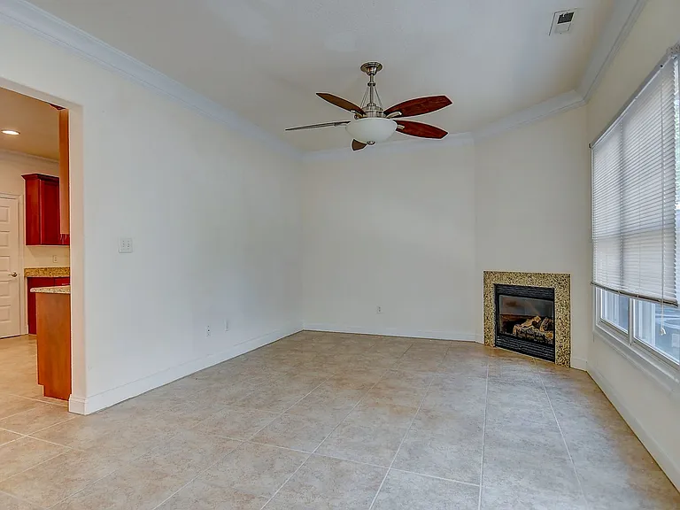 2224 W Berrie Cir — Photo 11