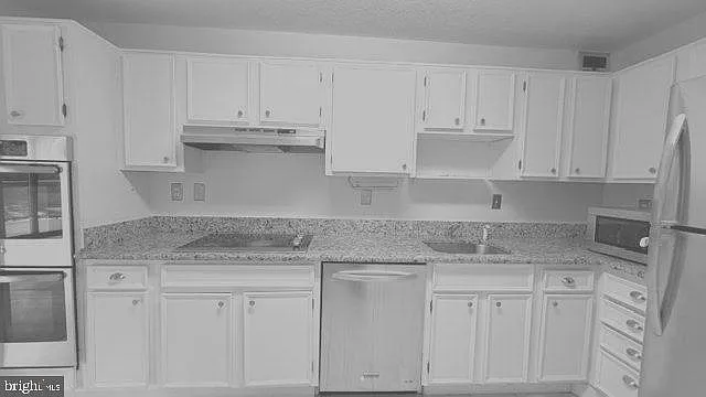 307 Yoakum Pkwy #310 — Photo 15