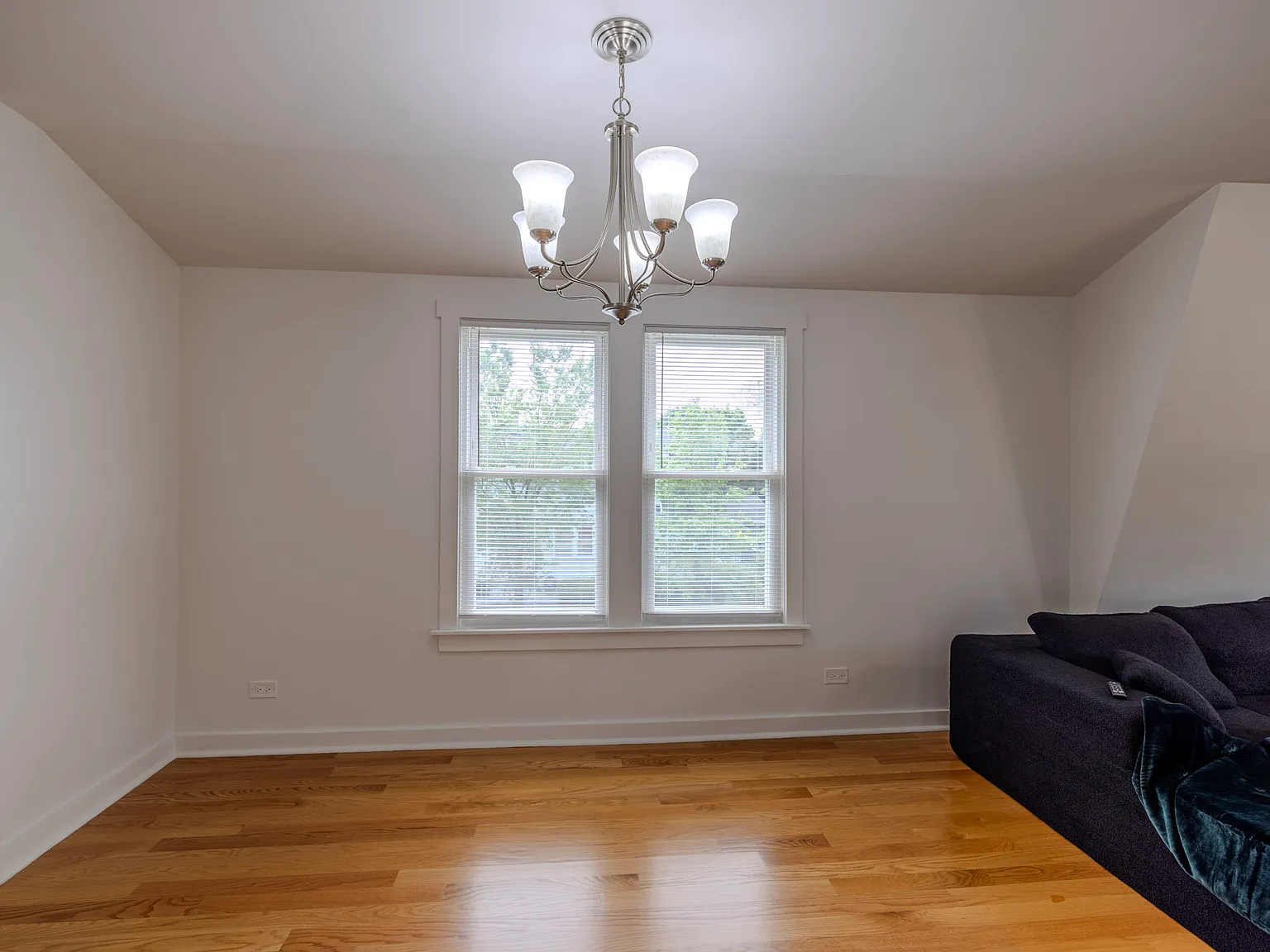 2 bed, 900 sqft, $2,000 — Photo 2