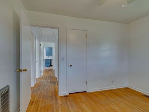 3rd image of 101 Hatfield Ln