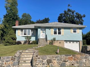 15 Arlington Ct, Montrose, NY 10548