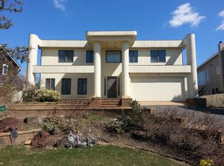 95 Harborview W, Lawrence, NY 11559