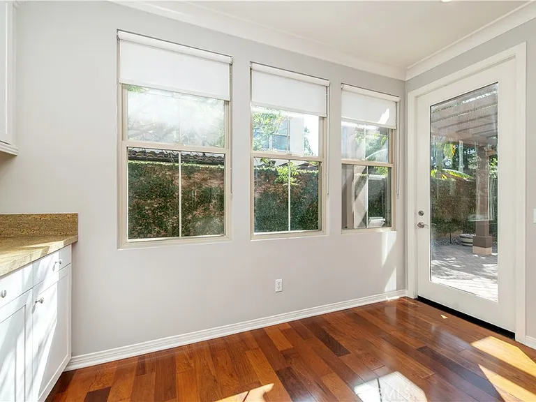 24 Shellbark — Photo 11
