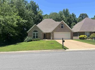 135 Winding Creek Dr, Jackson, TN 38305