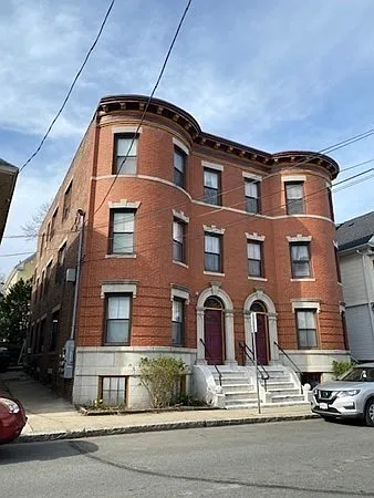 48 Endicott St #2R — Photo 2