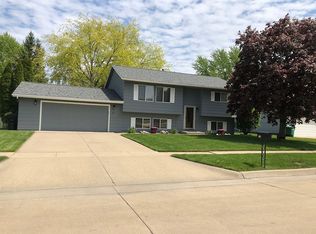 401 NE Innsbruck Dr, Ankeny, IA 50021
