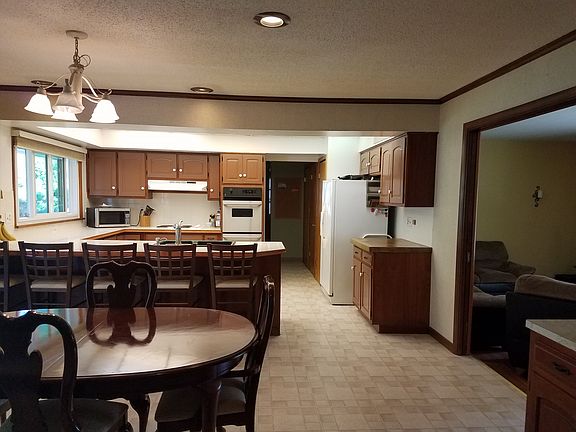 4th image of 717 Jackson Dr