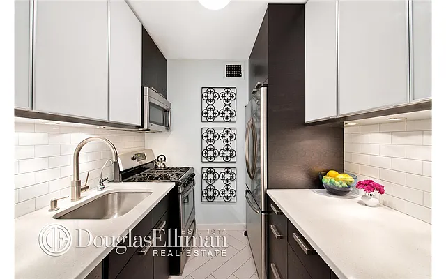 Sold by Douglas Elliman | media 21
