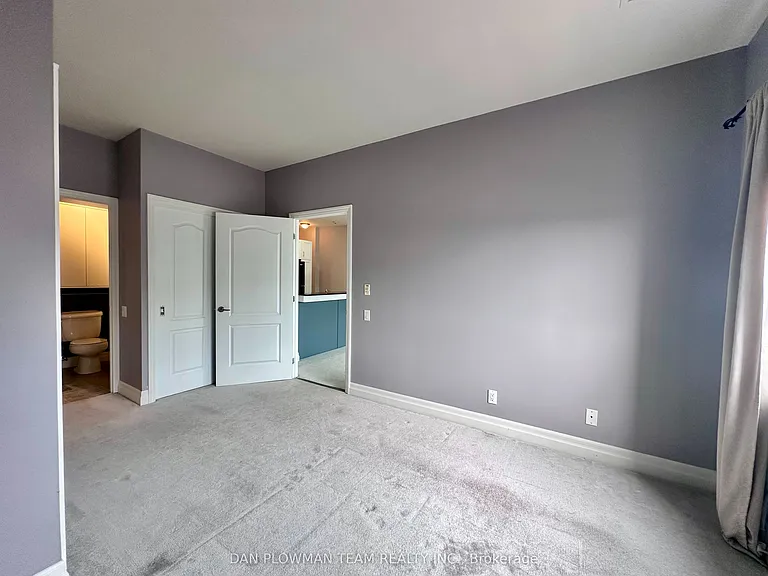 44 Bond St W #607 — Photo 23