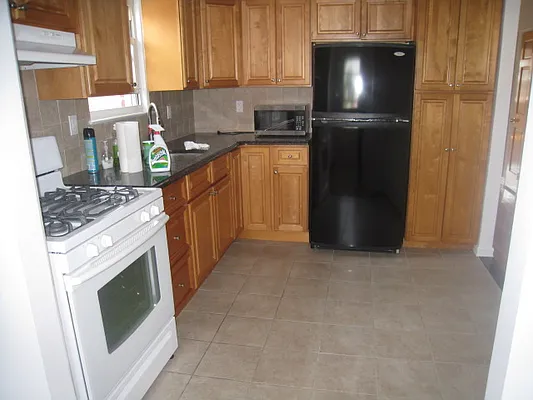 Rented by Alexiou Realty | media 8