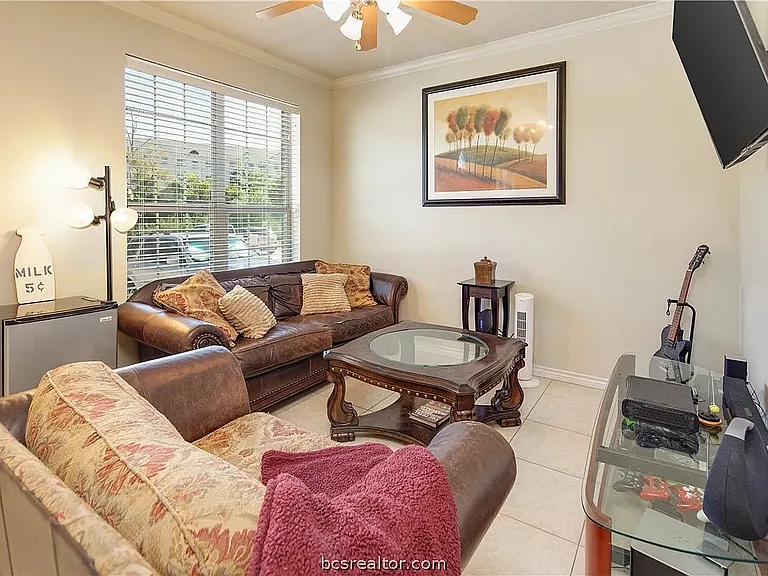 103 Forest Dr — Photo 2