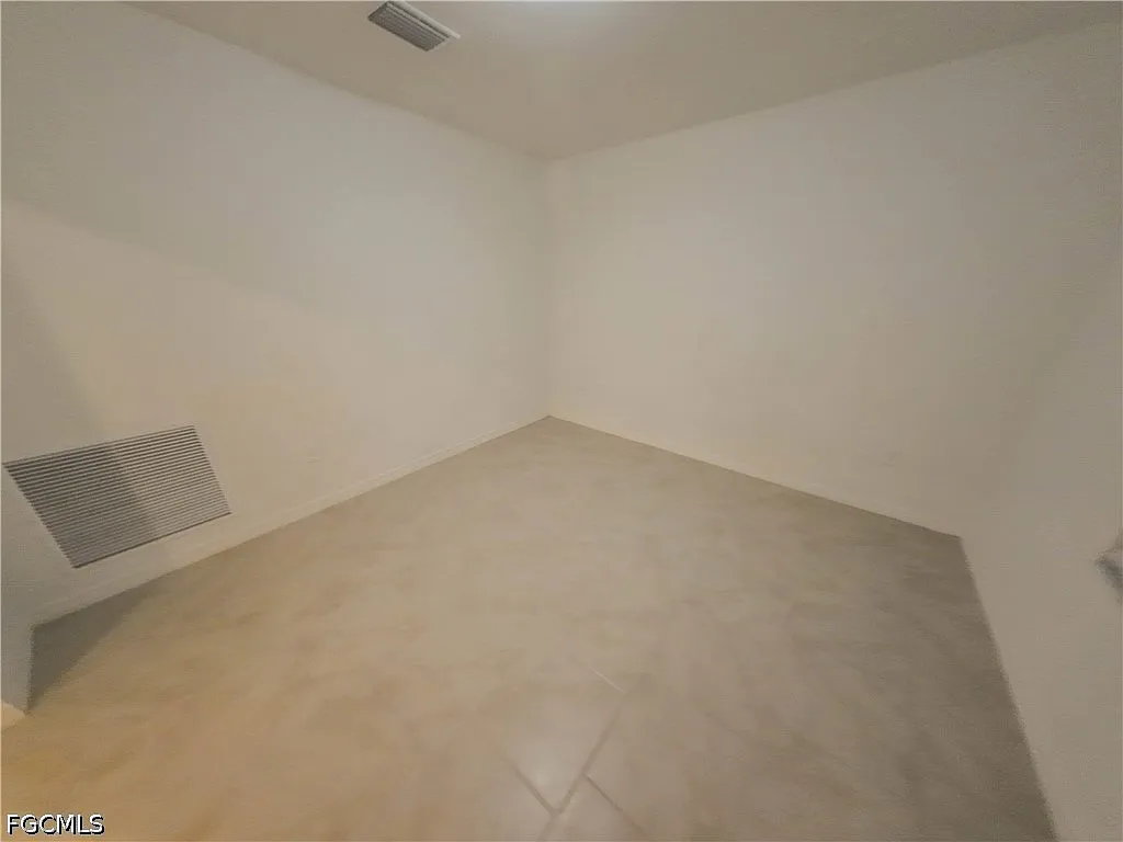 5 bed, 2.5 bath, 2959 sqft, $2,600 — Photo 3