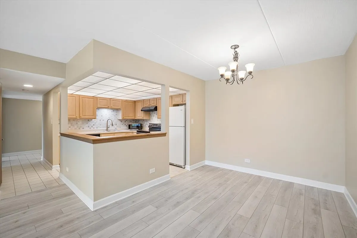 2 bed, 1365 sqft, $2,000 — Photo 3