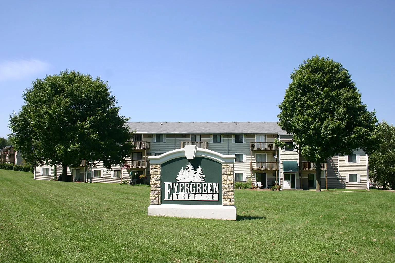 Evergreen Terrace — Photo 2