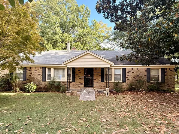 5600 Twin Lakes Dr, Horn Lake, MS 38637